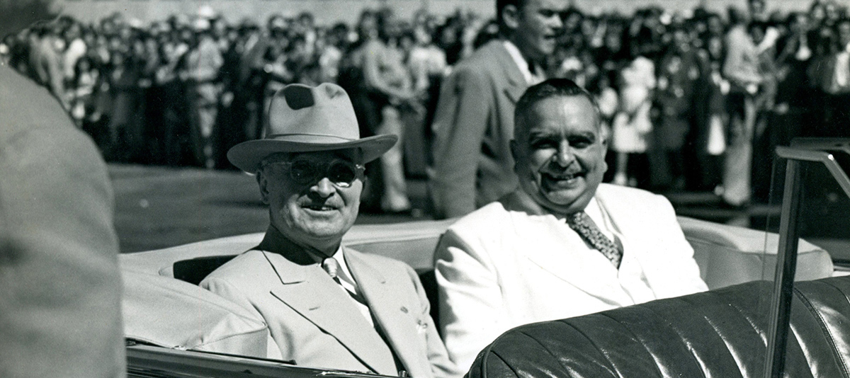 Presidente Truman y Piñero en auto